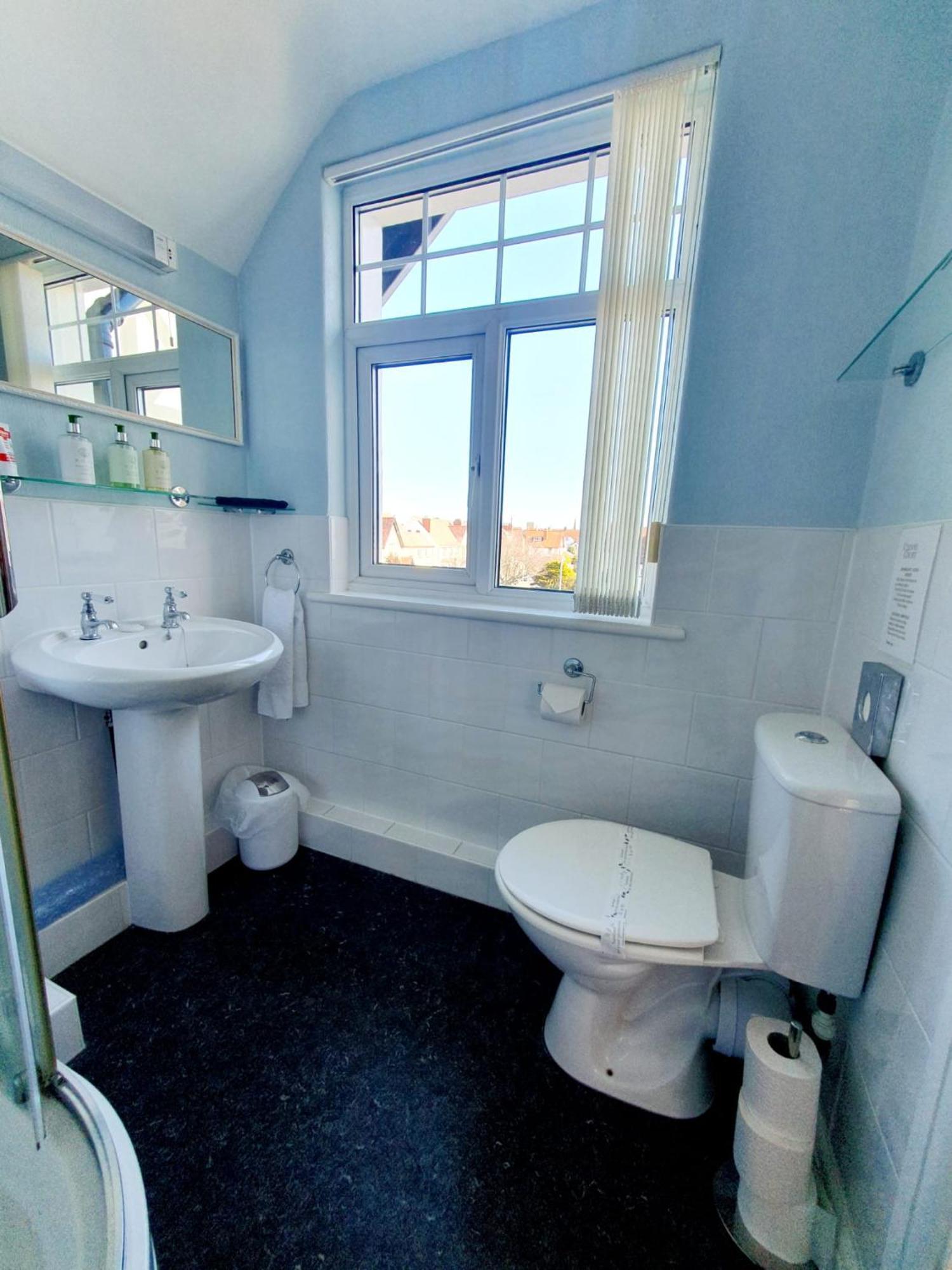Cleave Court Guest House Llandudno Buitenkant foto
